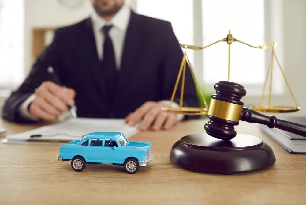 How Can An Auto Accident Attorney Help To File a Lawsuit?
